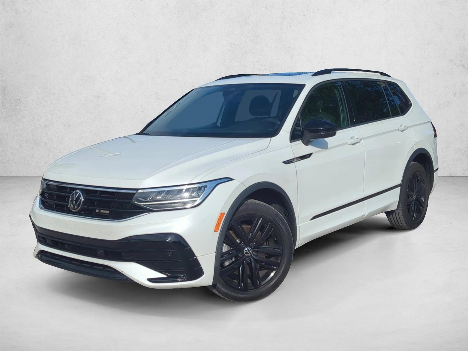 Used 2022 Volkswagen Tiguan SE R-Line FWD image 1