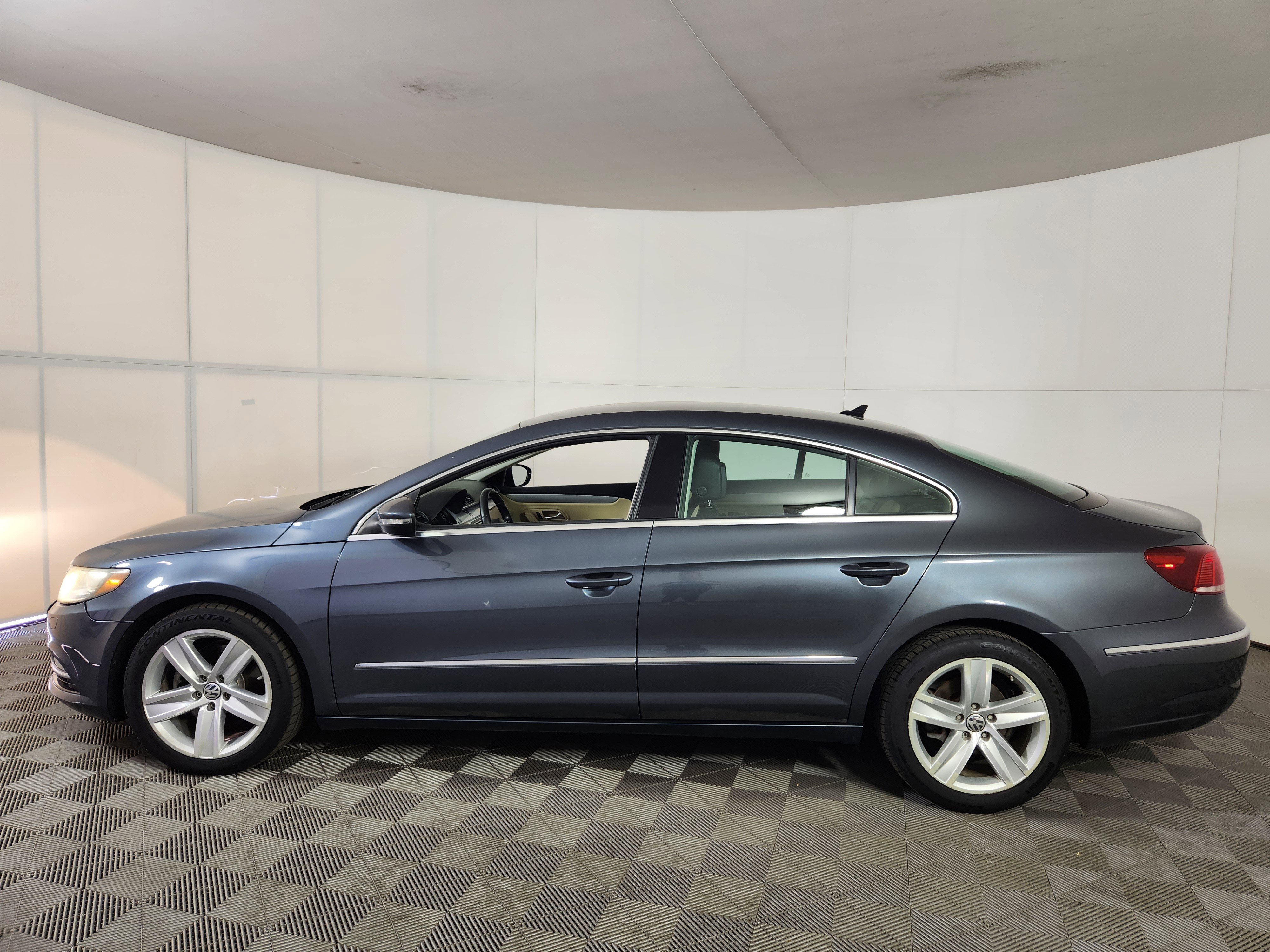 Used 2013 Volkswagen CC Sport FWD image 4