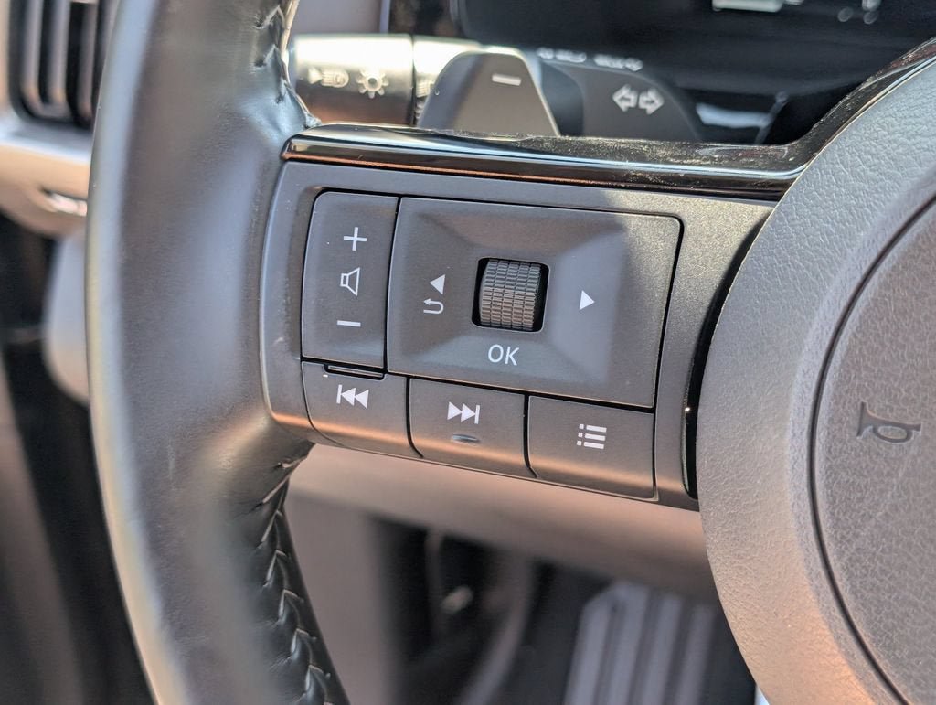 Used 2025 Nissan Pathfinder Platinum FWD image 30