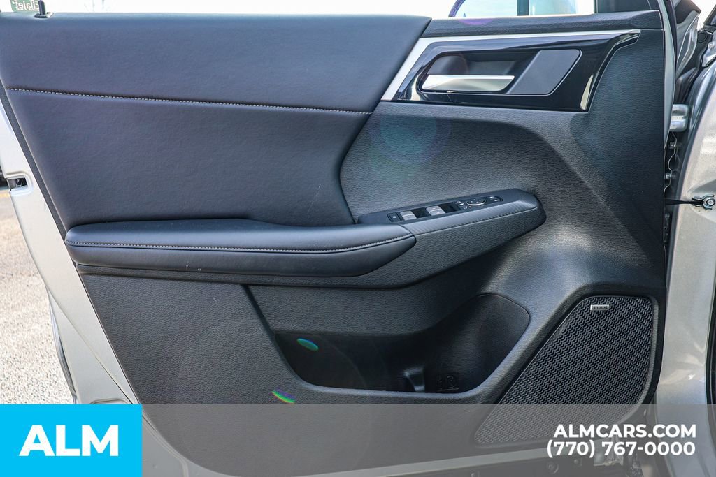 Used 2025 Mitsubishi Outlander SE image 52