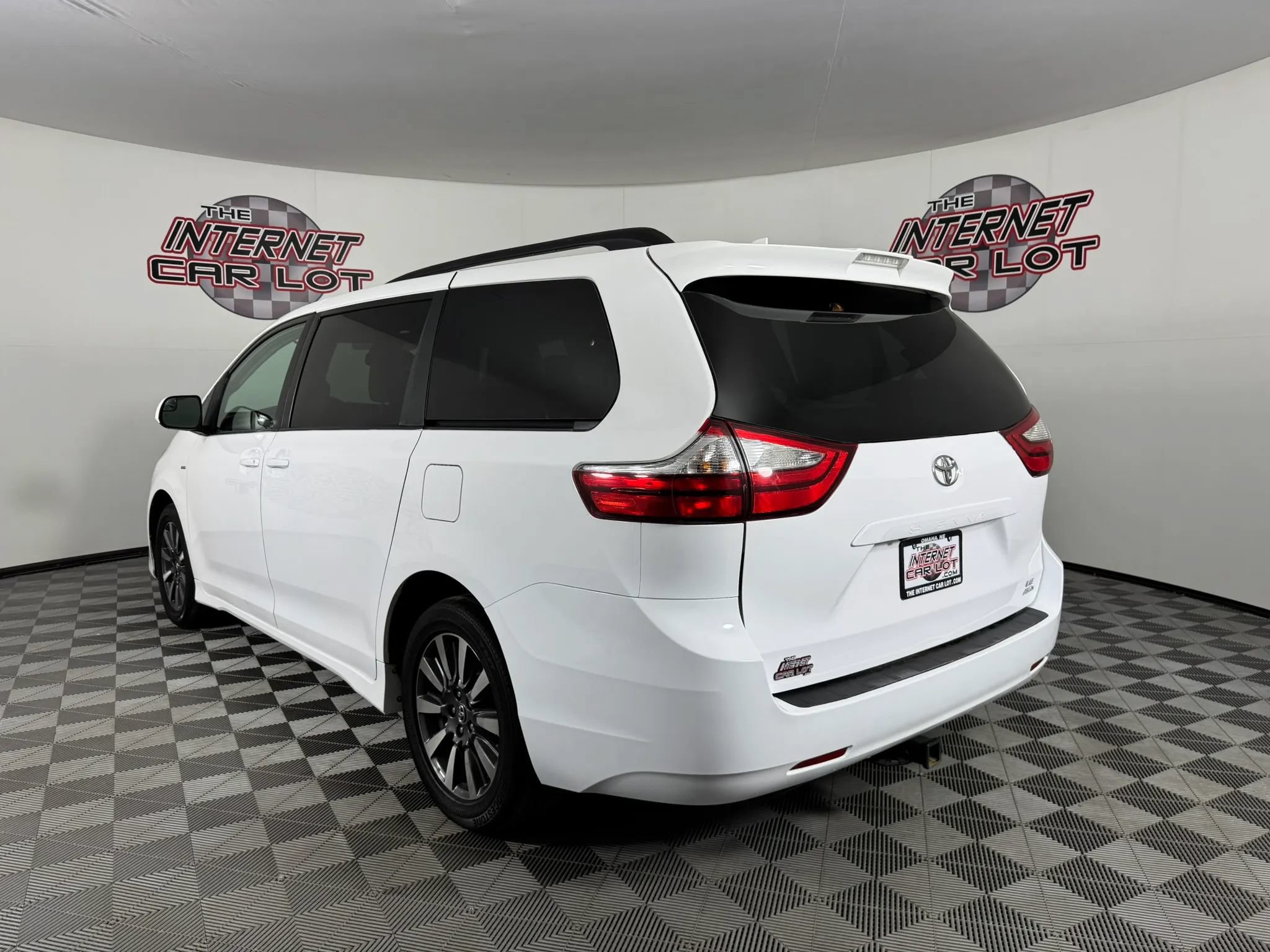 Used 2019 Toyota Sienna LE AWD/4WD image 5
