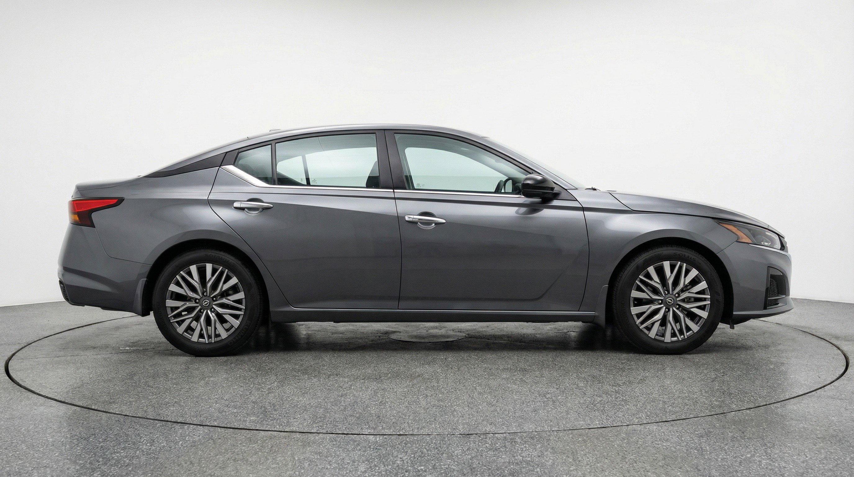 Used 2025 Nissan Altima 2.5 SV image 11