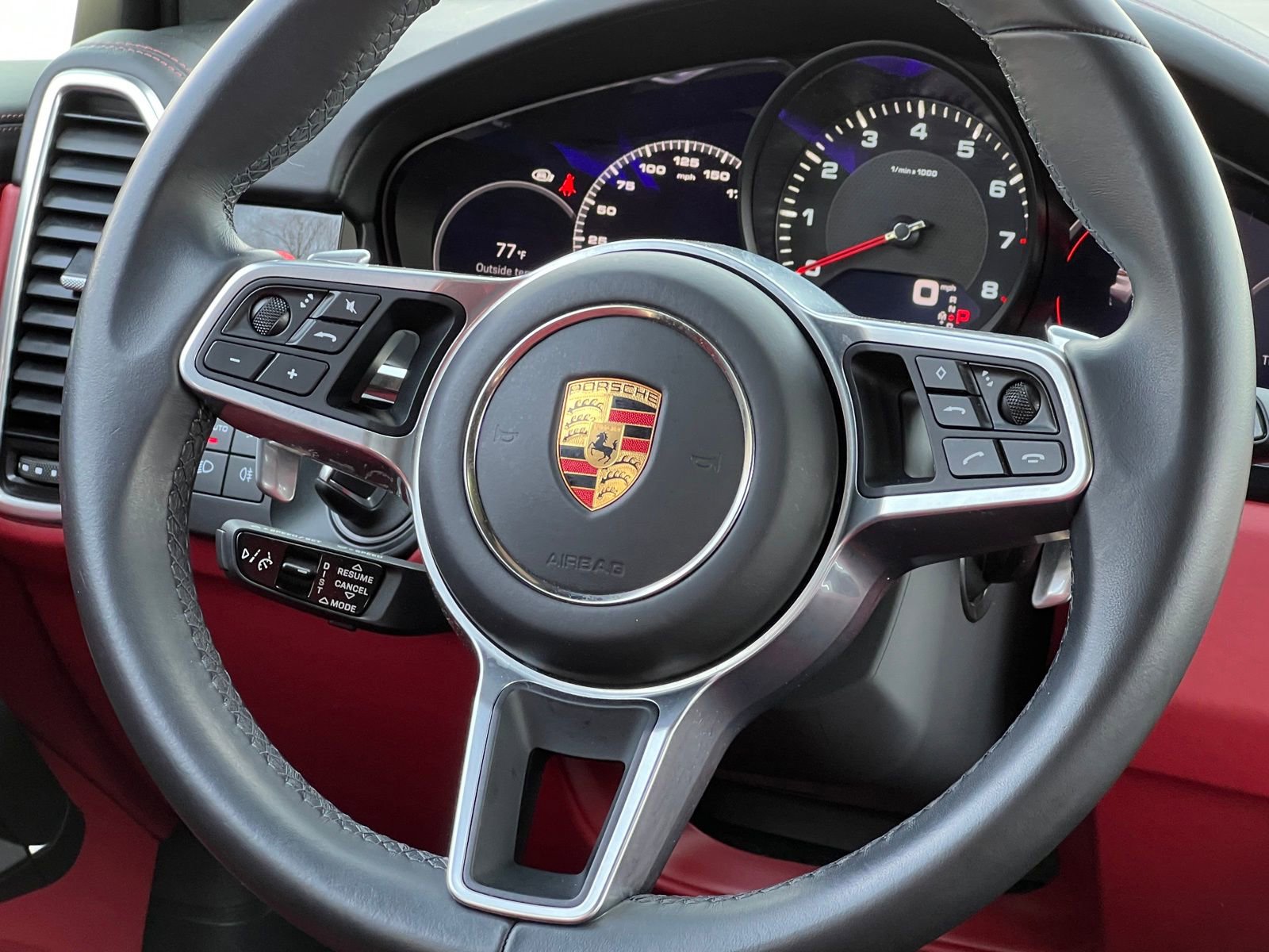 Certified 2022 Porsche Cayenne Platinum Edition image 22