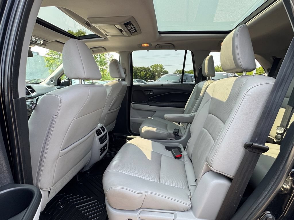 Used 2017 Honda Pilot Elite image 38