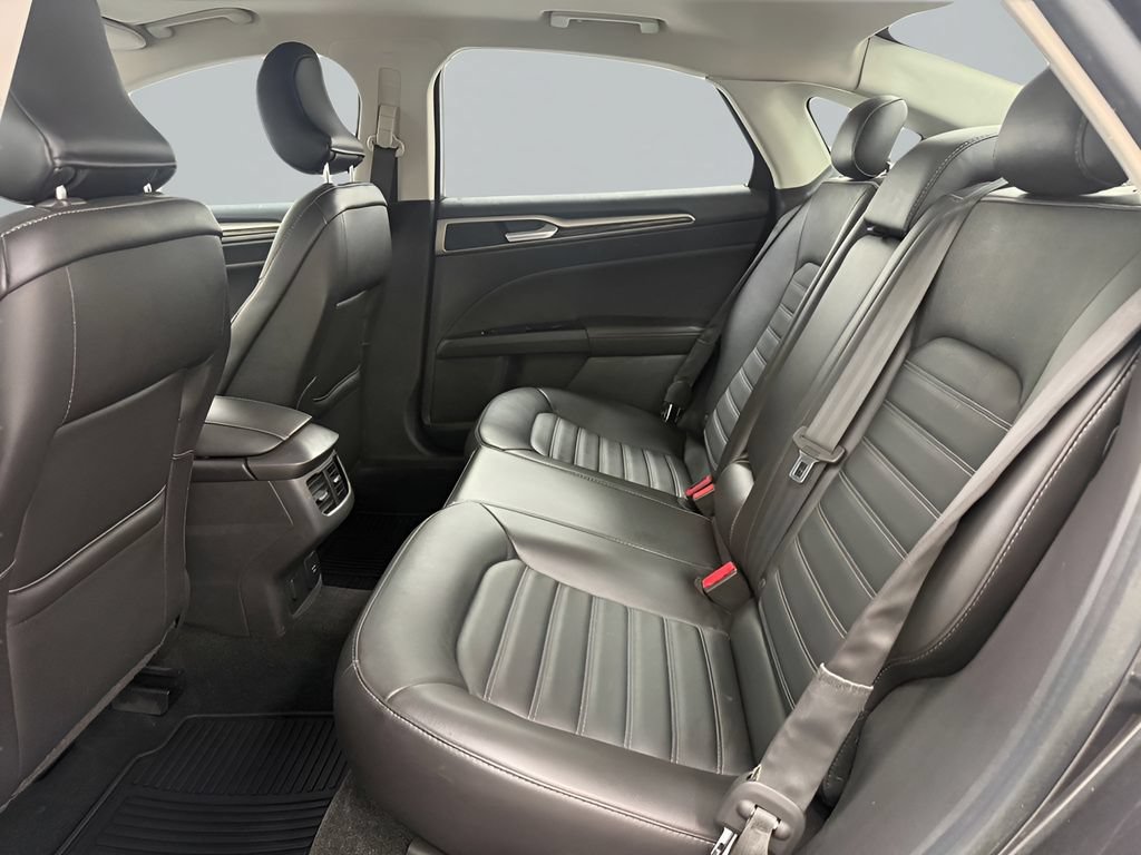 Used 2015 Ford Fusion SE w/ Equipment Group 202A FWD image 12