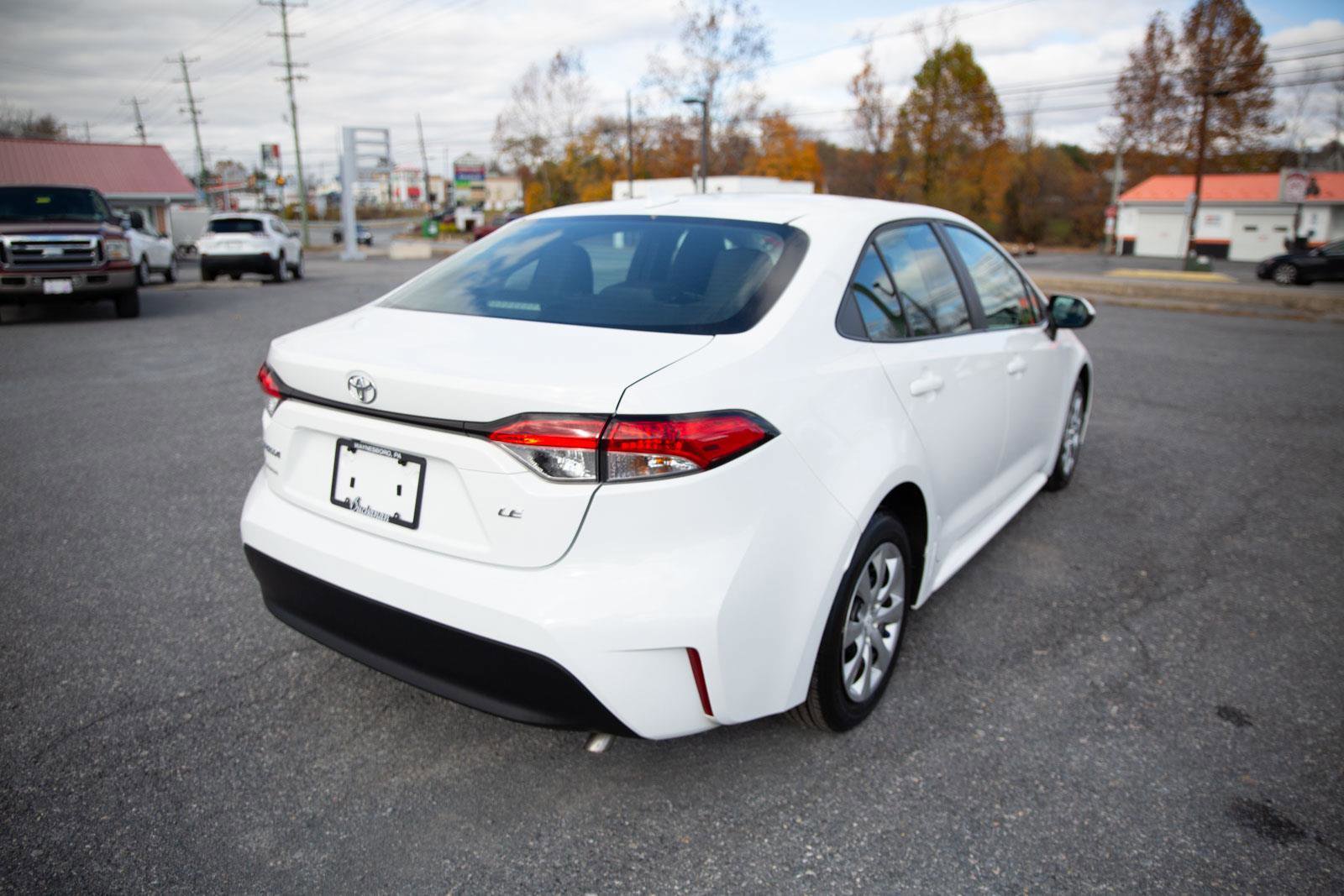 Used 2024 Toyota Corolla LE image 3