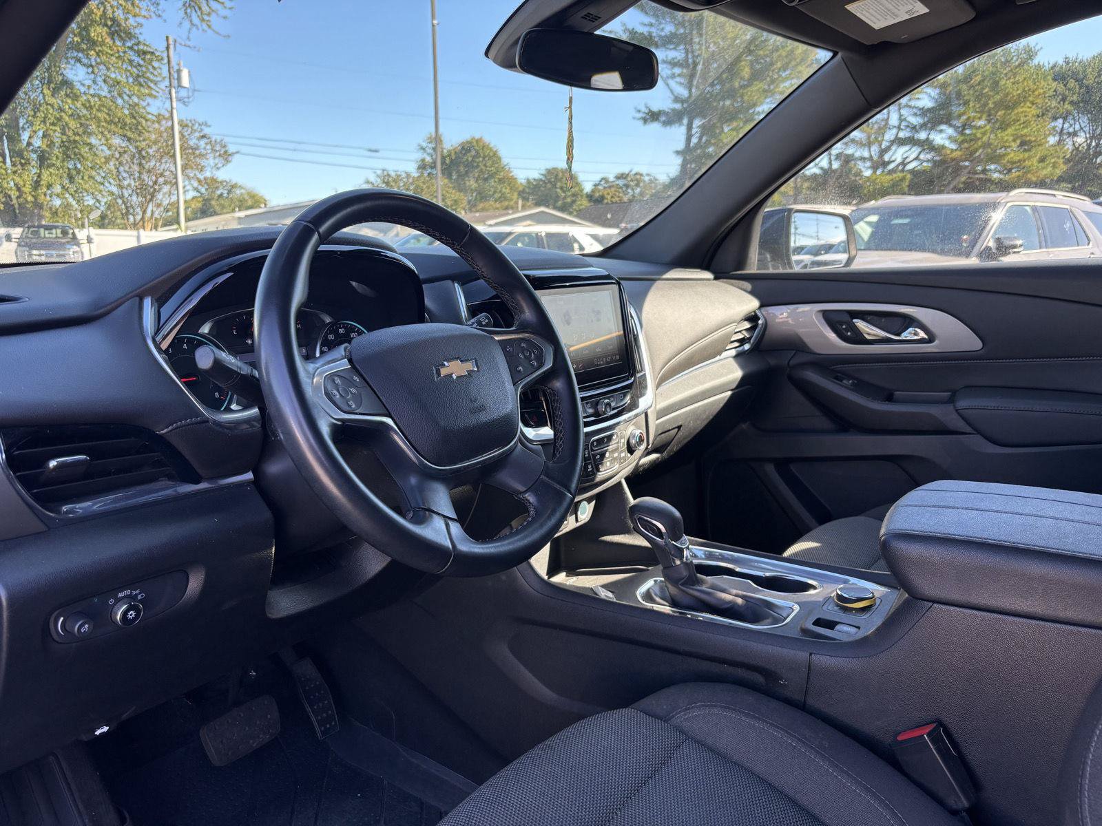 Used 2023 Chevrolet Traverse LT FWD image 15