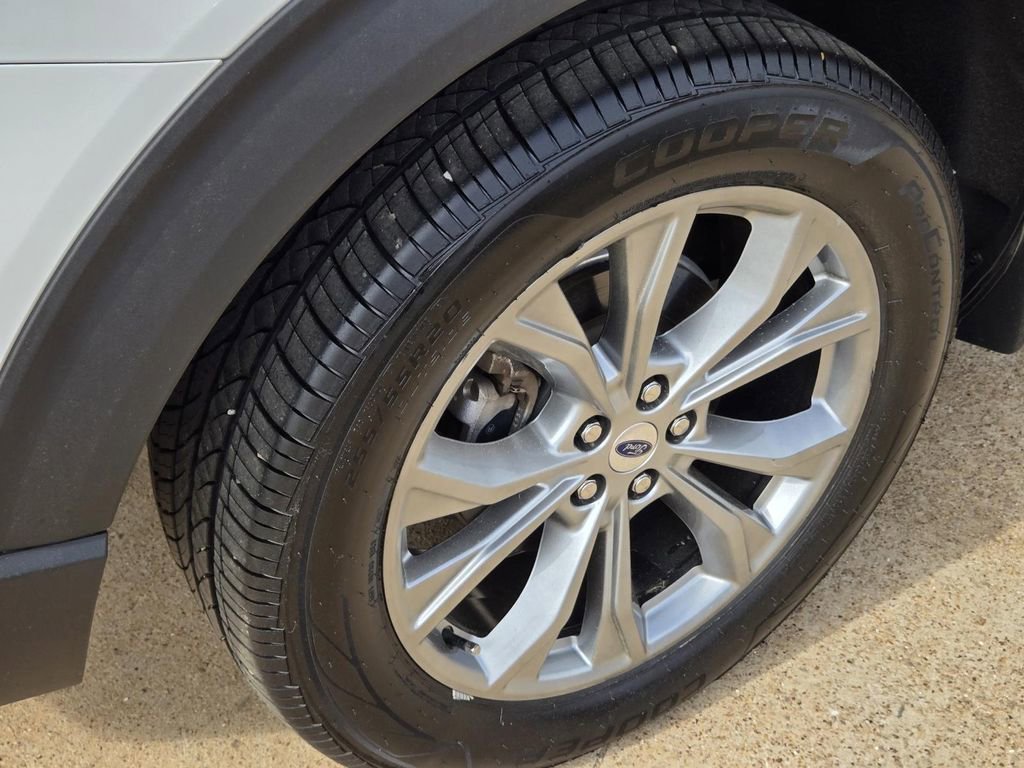 Used 2023 Ford Explorer XLT w/ Equipment Group 202A image 7