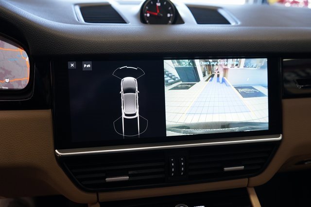 Used 2020 Porsche Cayenne image 9
