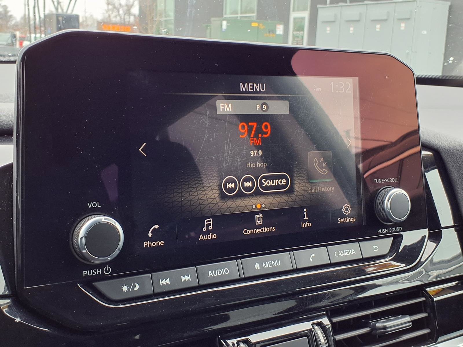 Used 2024 Nissan Pathfinder SV image 12