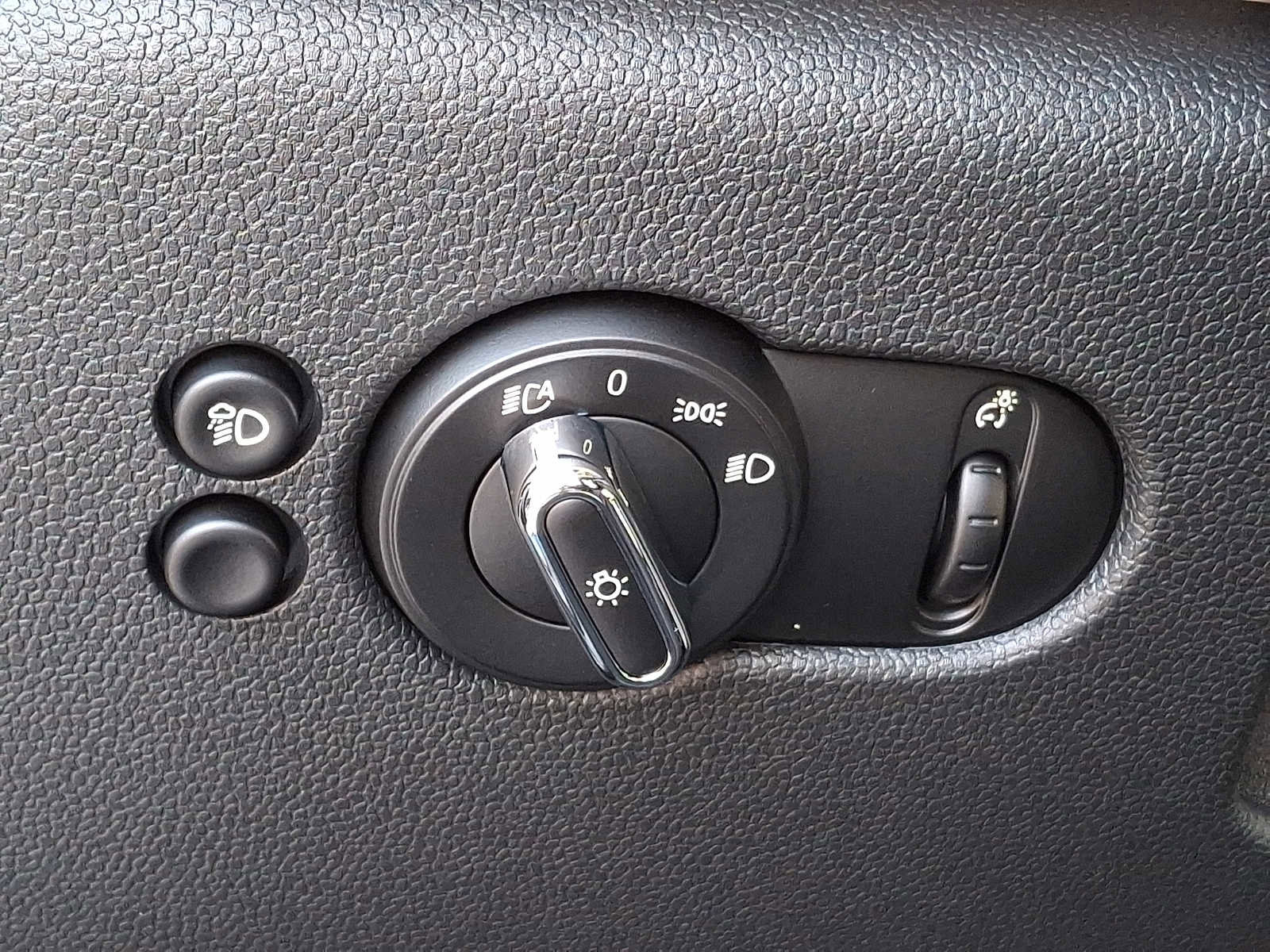 Used 2023 MINI Cooper S w/ Signature Upholstery Package image 21