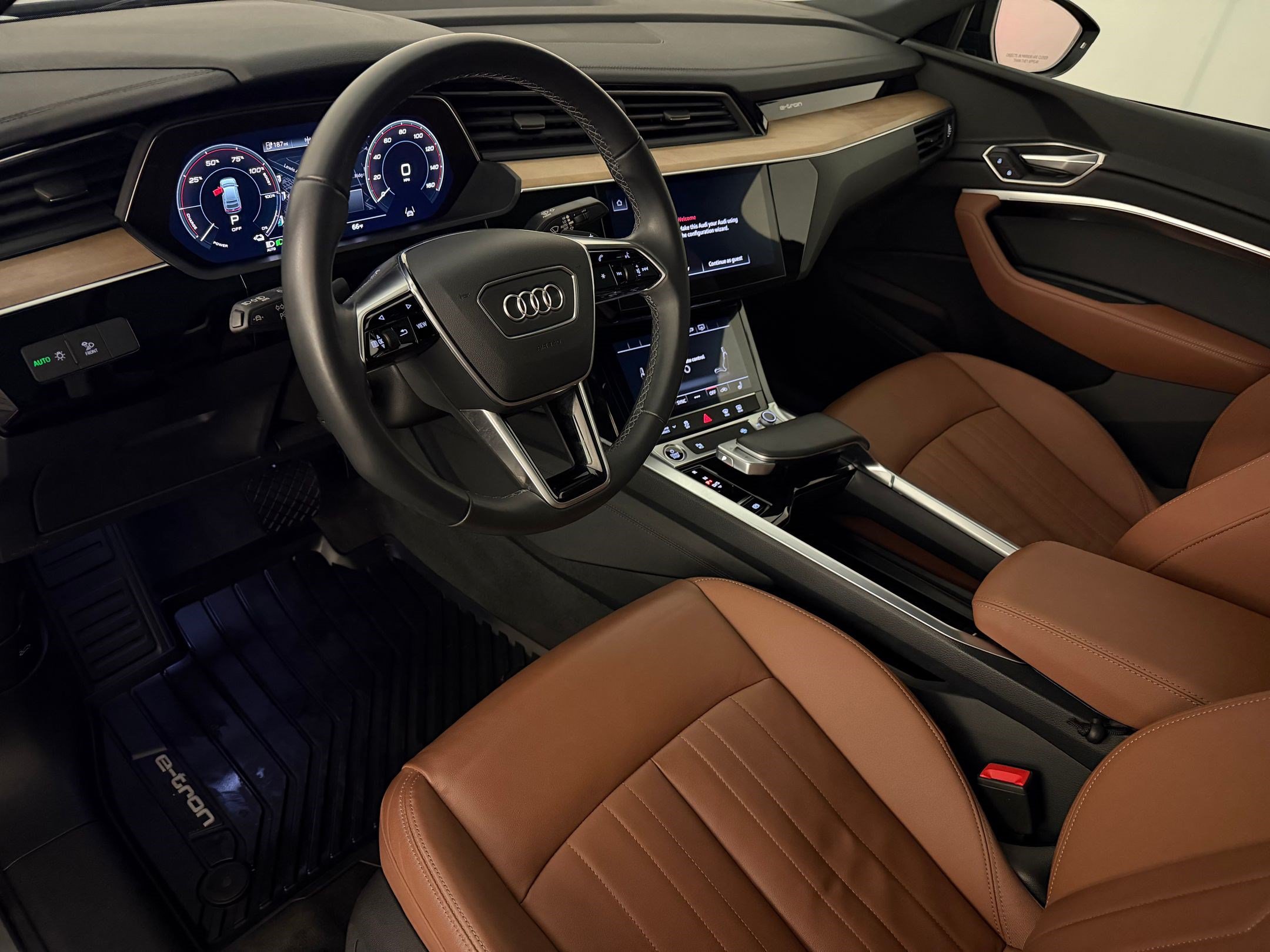 Used 2024 Audi Q8 e-tron Premium AWD/4WD image 4