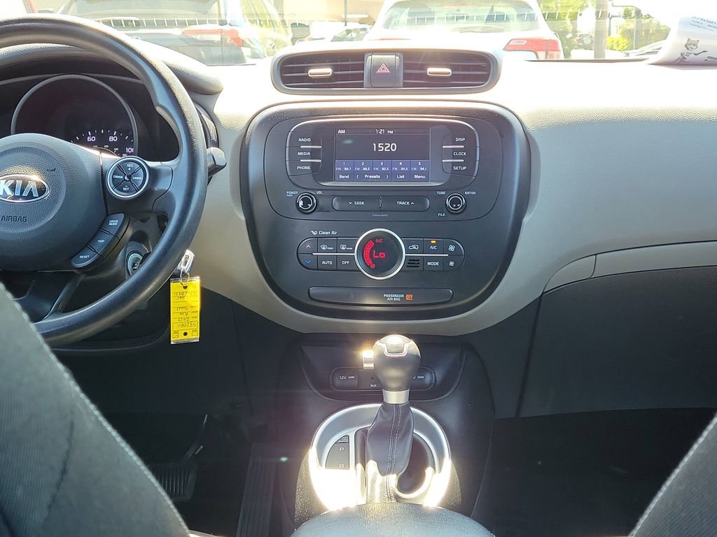 Used 2017 Kia Soul + image 15