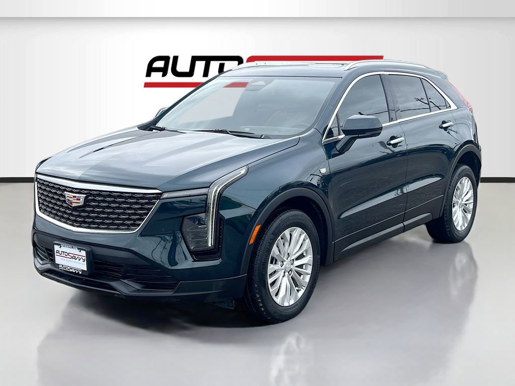 Used 2024 Cadillac XT4 Luxury w/ Cold Weather Package FWD image 3