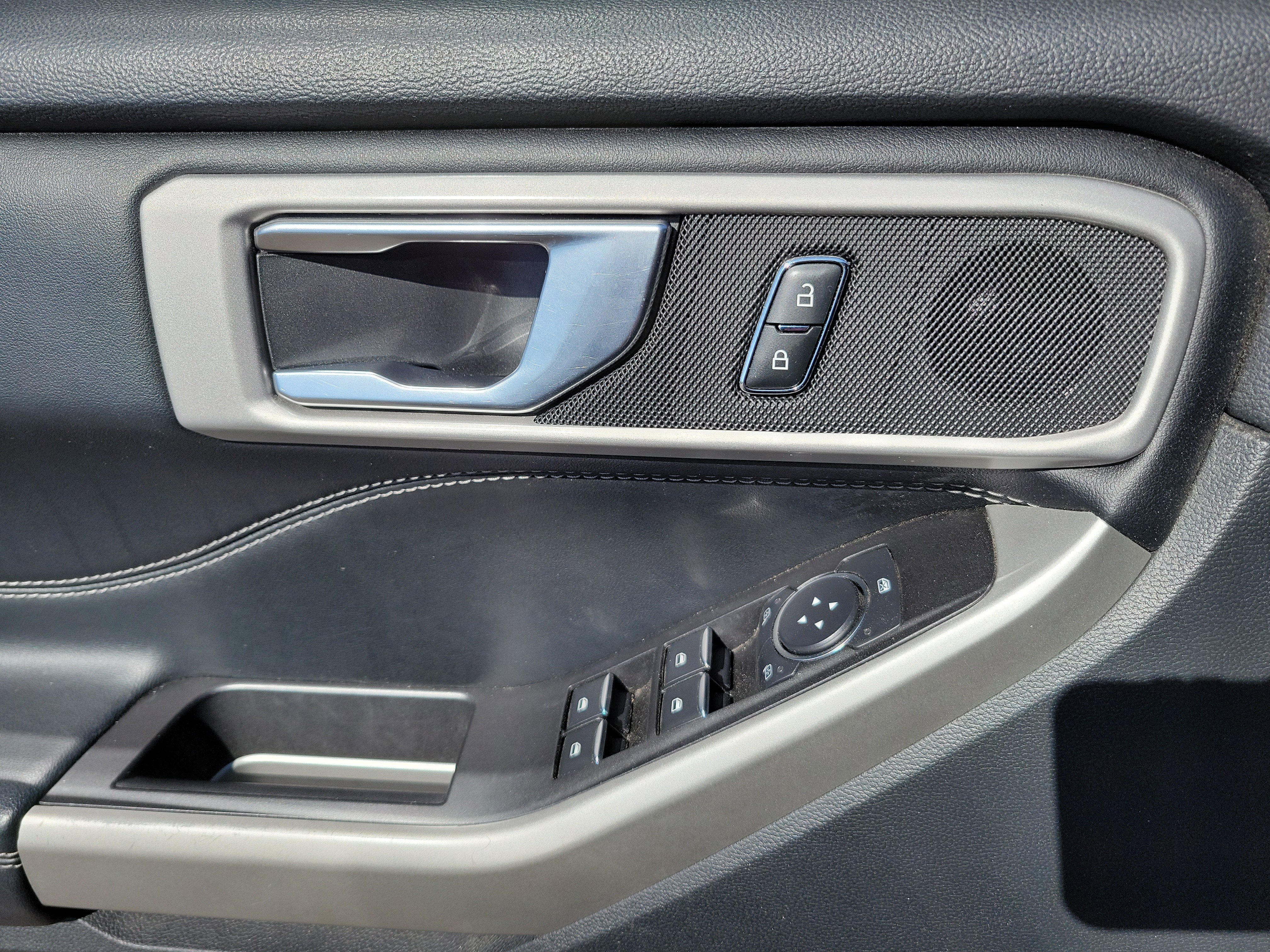 Used 2022 Ford Explorer XLT w/ Equipment Group 202A image 21