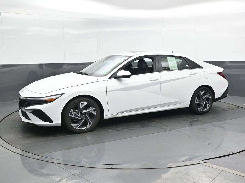 Certified 2025 Hyundai Elantra Limited FWD image 8
