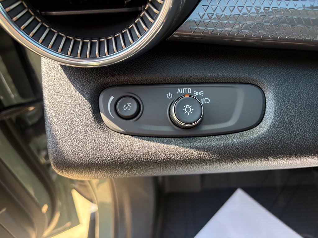 New 2026 Chevrolet Trax ACTIV w/ Sunroof Package FWD image 17