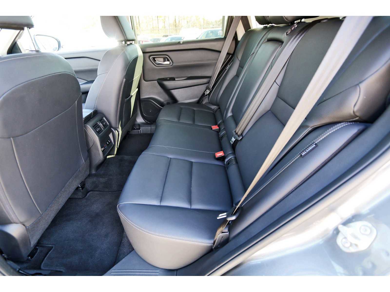 Used 2025 Nissan Rogue SL w/ Tech Package image 12