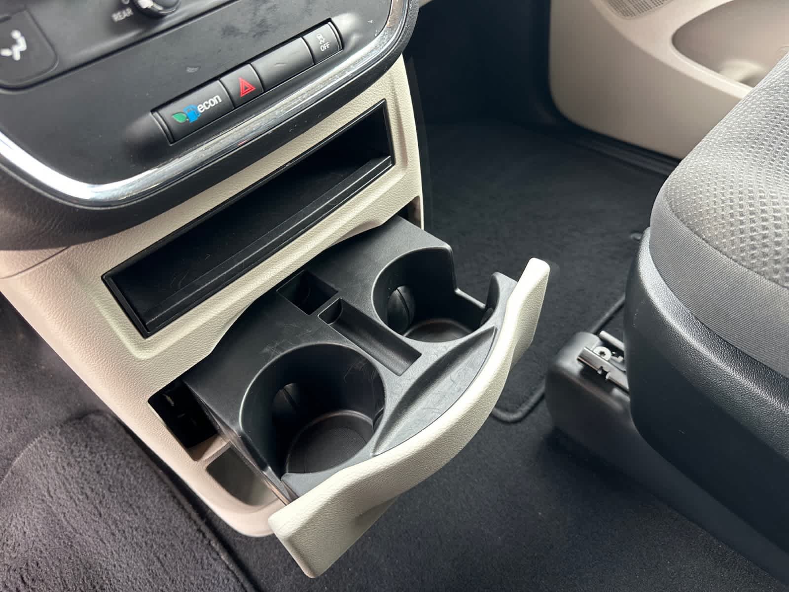 Used 2019 Dodge Grand Caravan SE FWD image 17