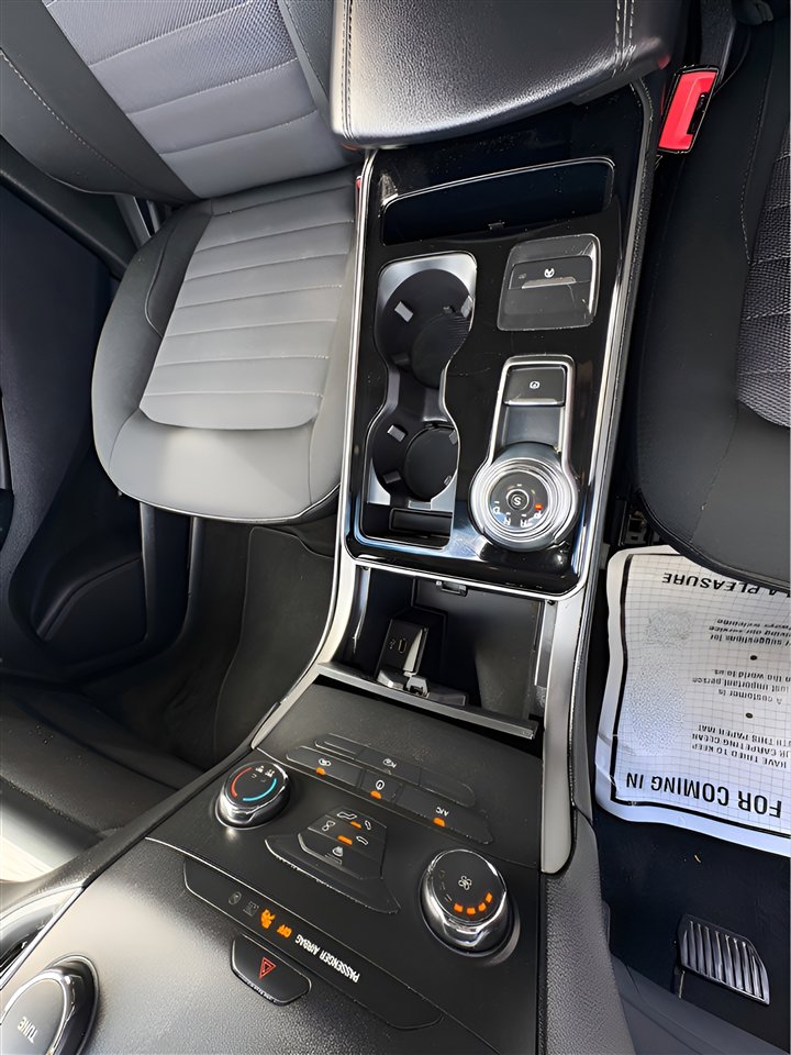 Used 2019 Ford Edge SE image 21
