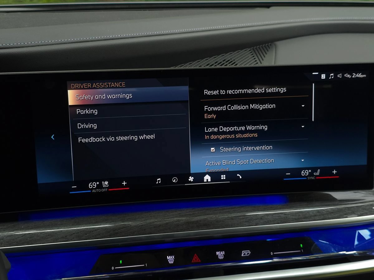 Used 2023 BMW i7 xDrive60 w/ Parking Assistance Package AWD/4WD image 56