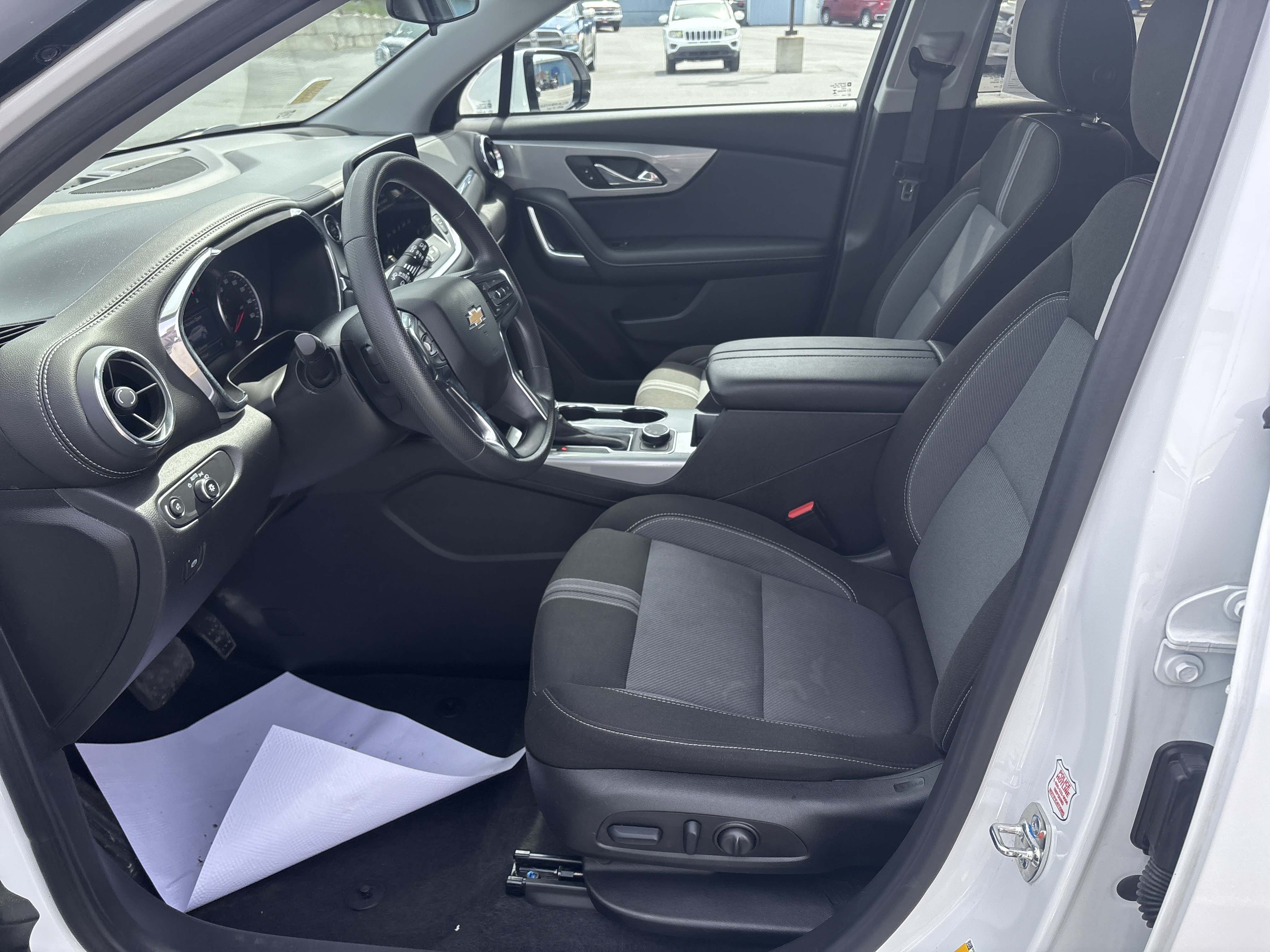Used 2025 Chevrolet Blazer LT AWD/4WD image 5
