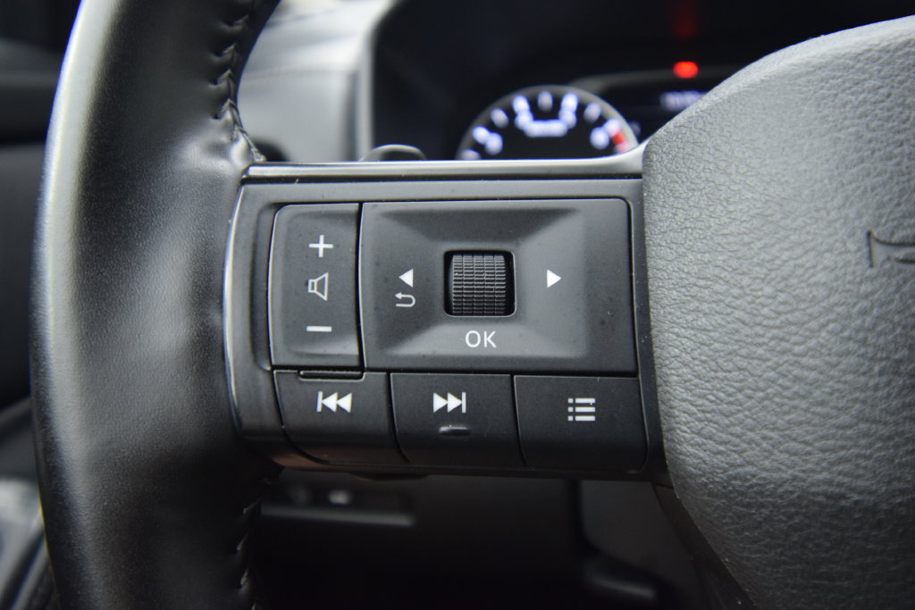 Used 2025 Nissan Rogue SV AWD/4WD image 28