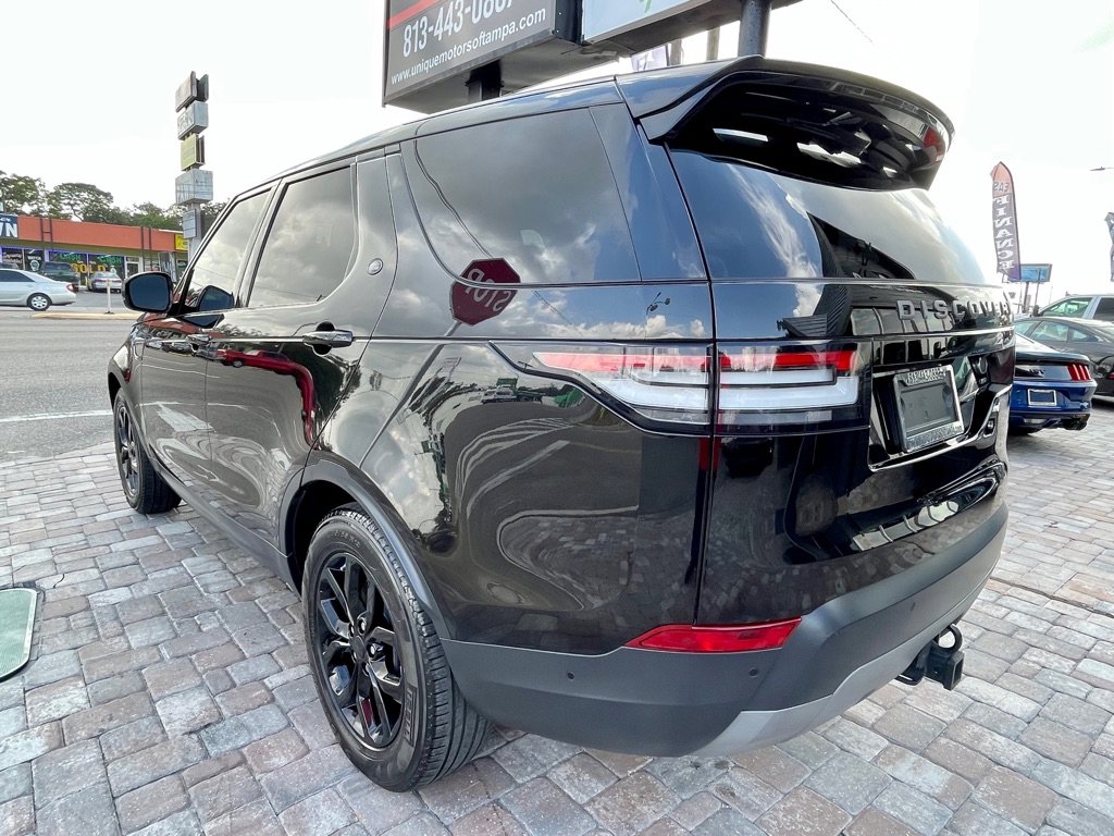 Used 2017 Land Rover Discovery SE image 6