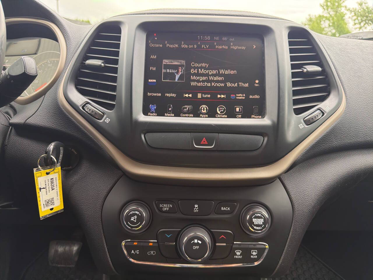 Used 2015 Jeep Cherokee Latitude w/ Cold Weather Group AWD/4WD image 13