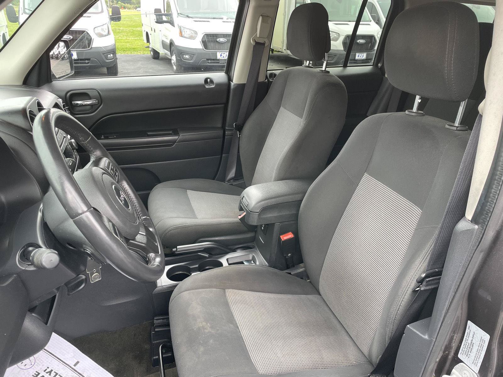 Used 2017 Jeep Patriot Latitude AWD/4WD image 11