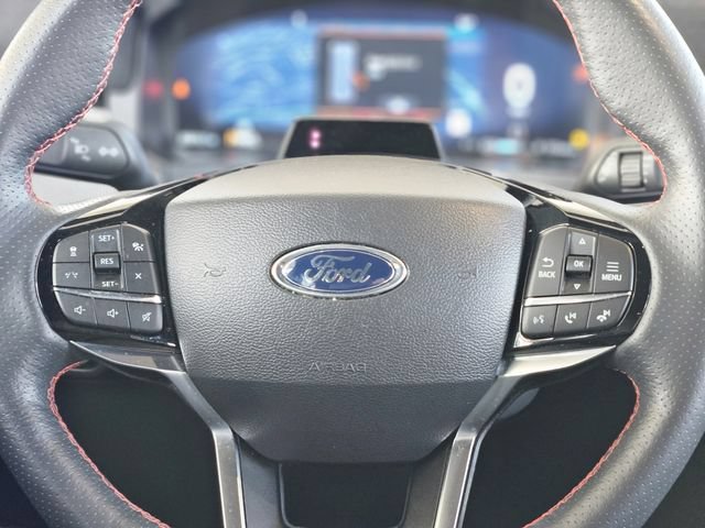 Used 2025 Ford Explorer ST-Line w/ ST-Line Street Pack AWD/4WD image 16