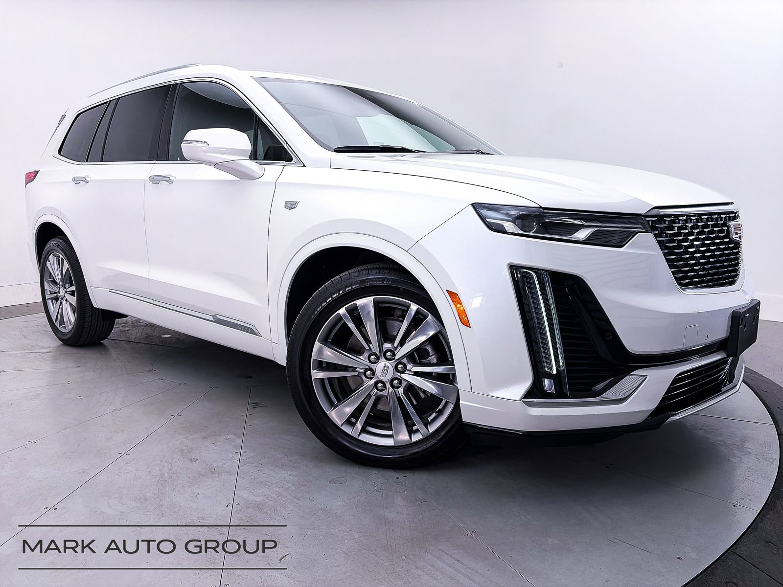 Used 2023 Cadillac XT6 Premium Luxury FWD image 1