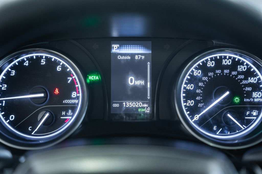 Used 2018 Toyota Camry SE w/ Moonroof Package image 39