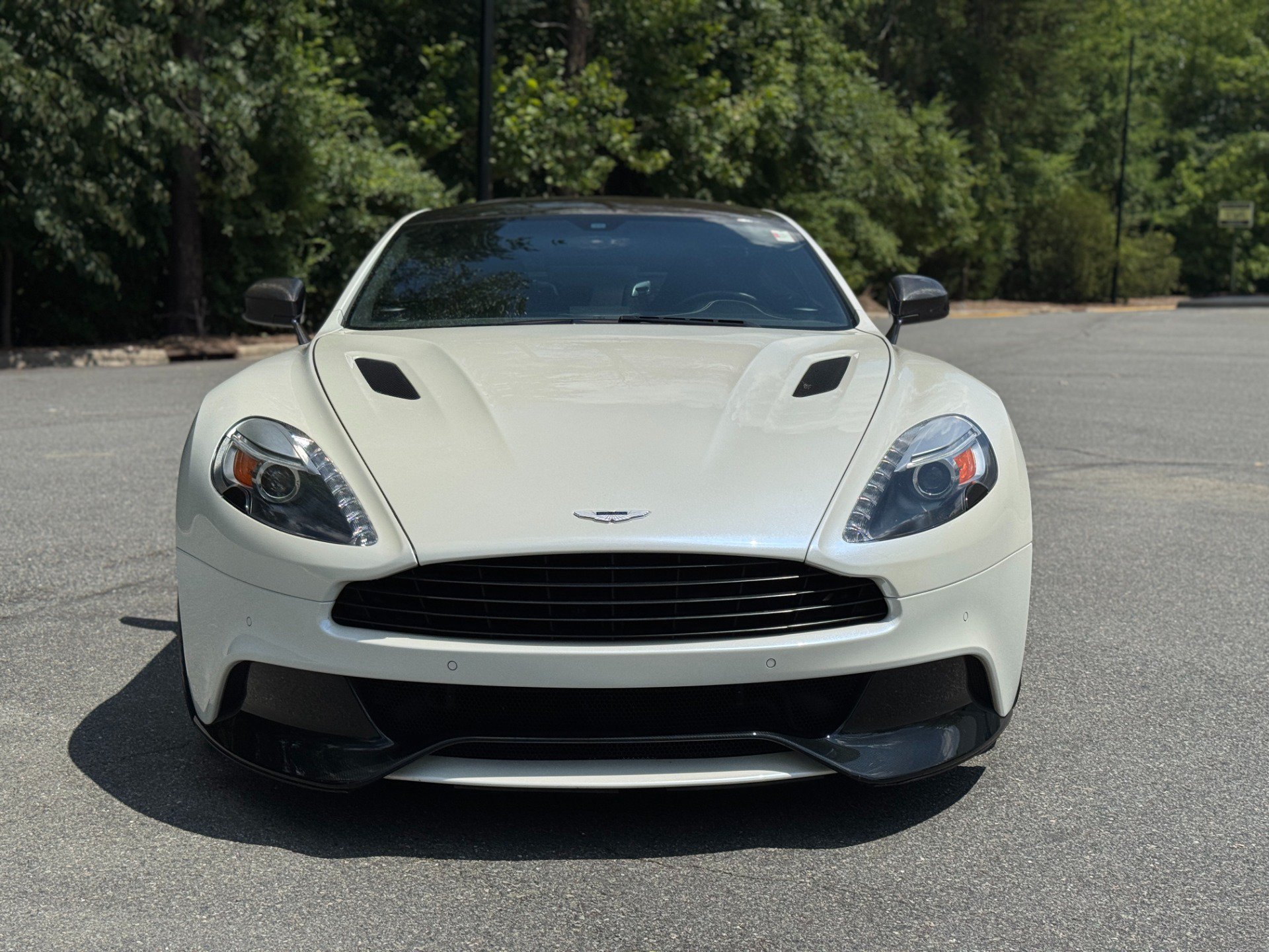 Used 2014 Aston Martin Vanquish Coupe RWD image 2