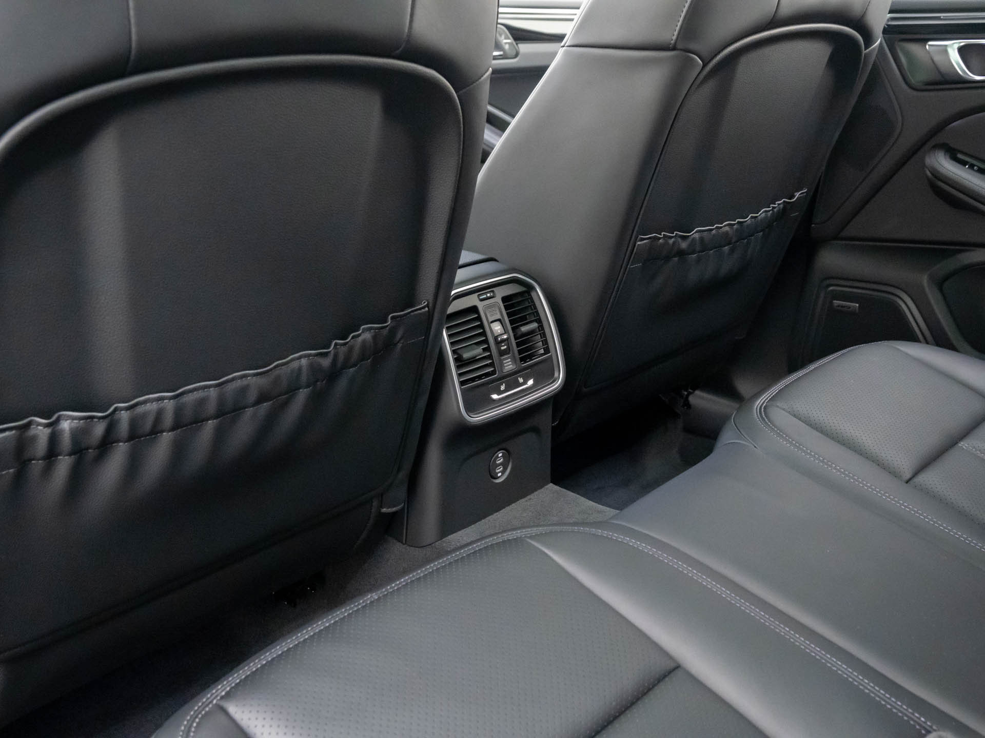 Certified 2026 Porsche Macan AWD/4WD image 17