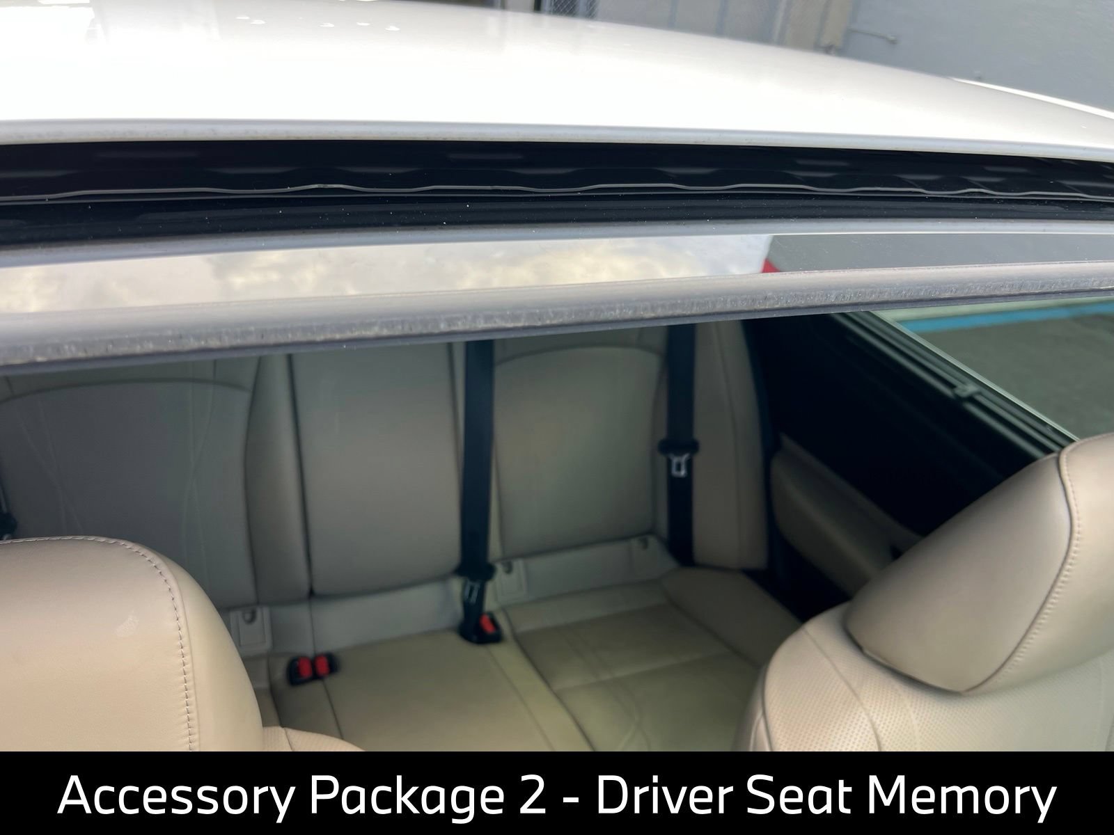 Used 2019 Lexus ES 300h Ultra Luxury w/ Accessory Package 2 FWD image 14