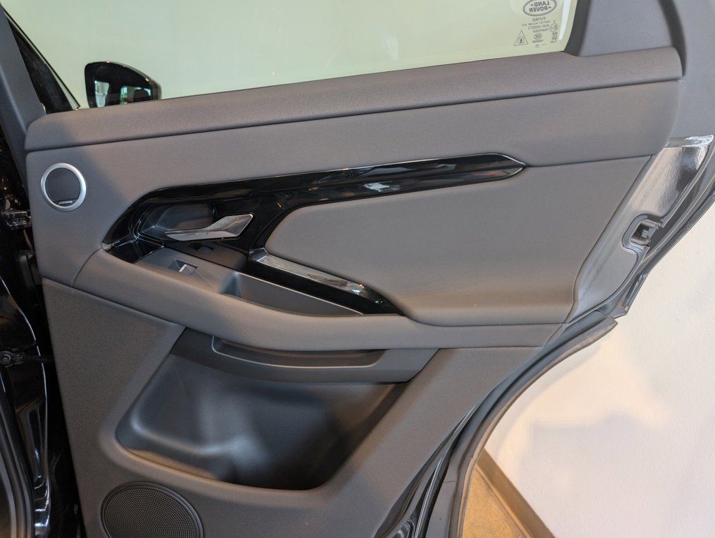 Used 2025 Land Rover Range Rover Evoque S image 27
