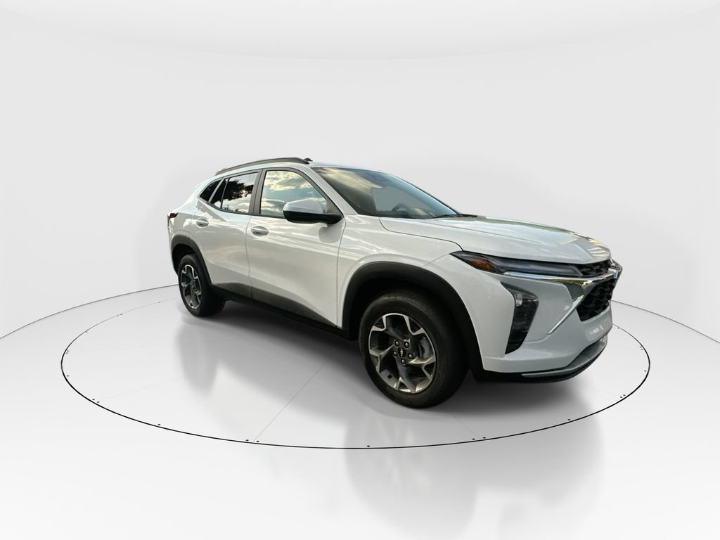 New 2026 Chevrolet Trax LT w/ LT Convenience Package FWD image 2