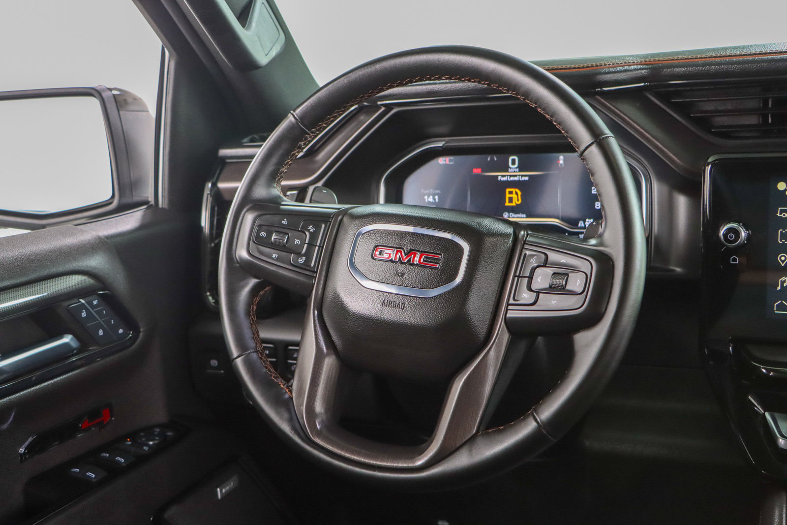 Used 2024 GMC Sierra 1500 AT4 w/ Technology Package AWD/4WD image 14