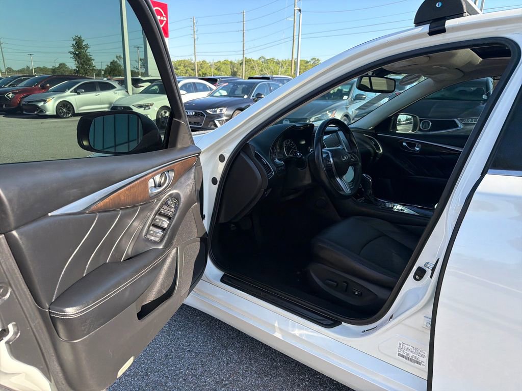Used 2018 INFINITI Q50 Luxe w/ Essential Package (3.0T Luxe) RWD image 11