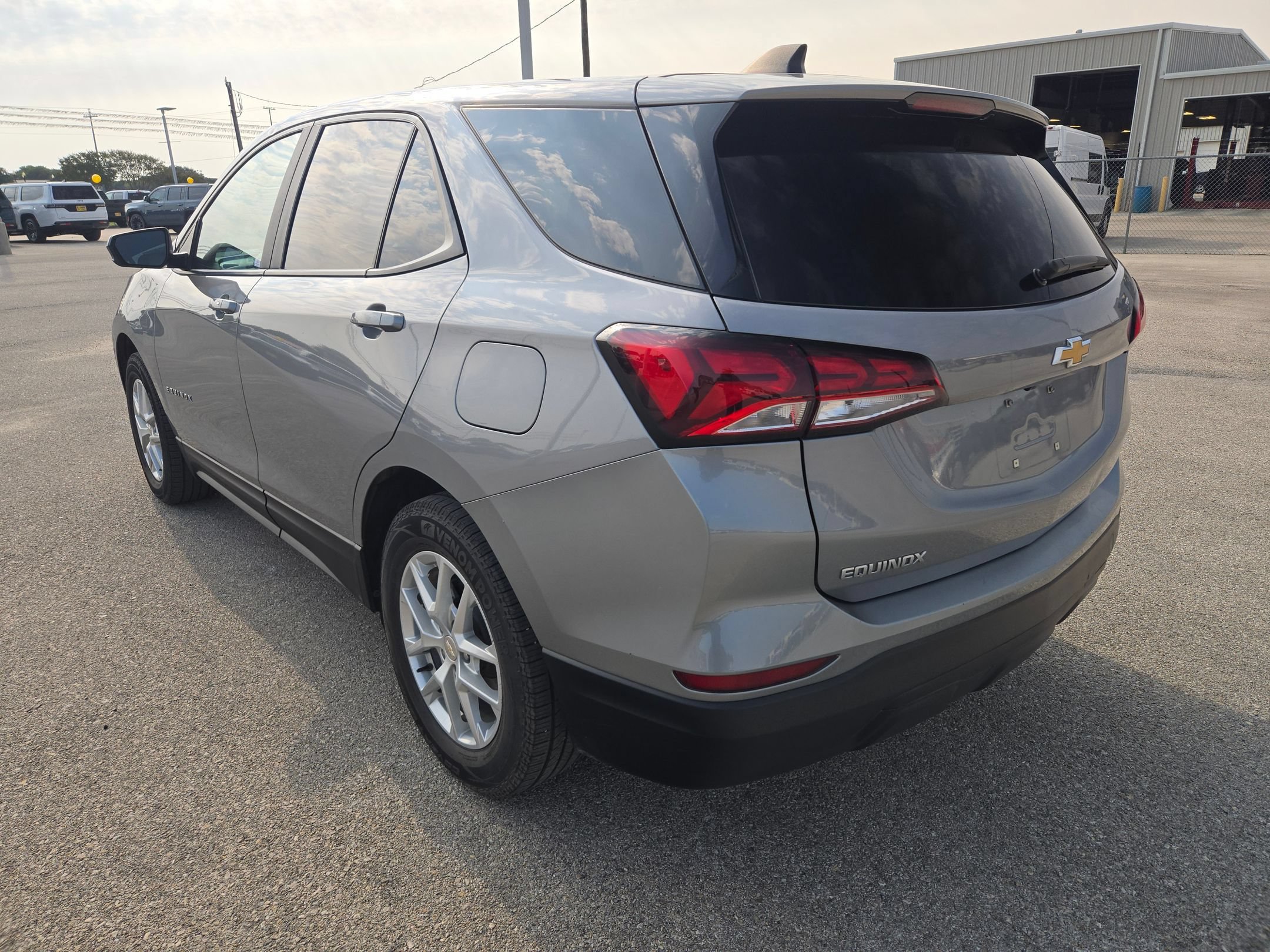 Used 2023 Chevrolet Equinox LS w/ LS Convenience Package FWD image 5