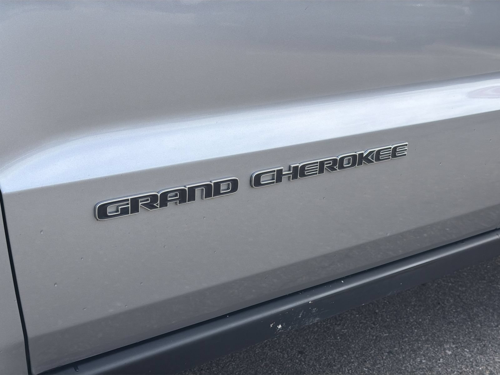 Used 2019 Jeep Grand Cherokee Laredo w/ Security & Convenience Group AWD/4WD image 15