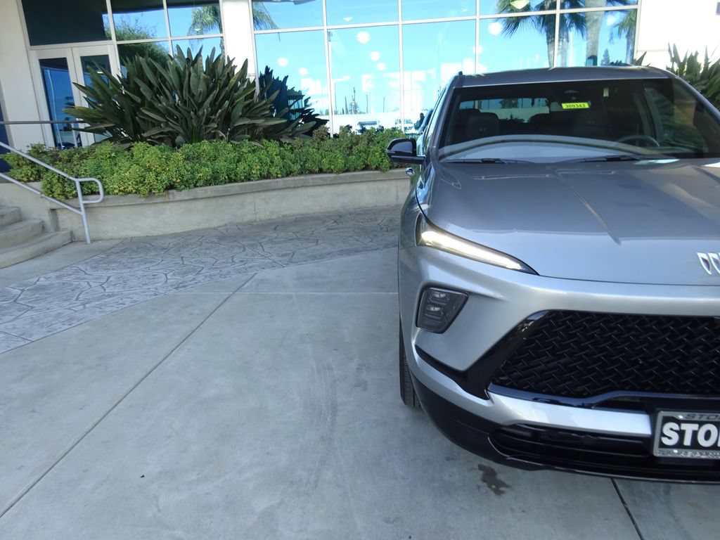 Certified 2026 Buick Enclave Sport Touring FWD image 33