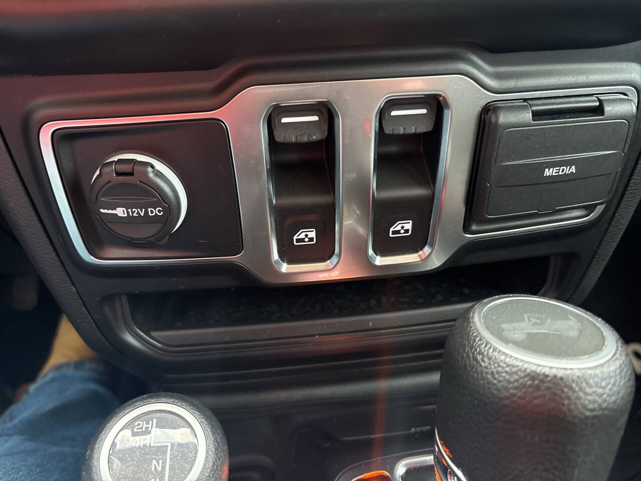 Used 2023 Jeep Wrangler Sport AWD/4WD image 36