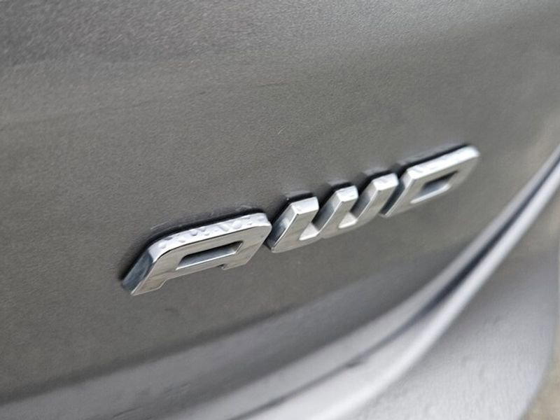 Used 2023 Ford Edge SEL image 13