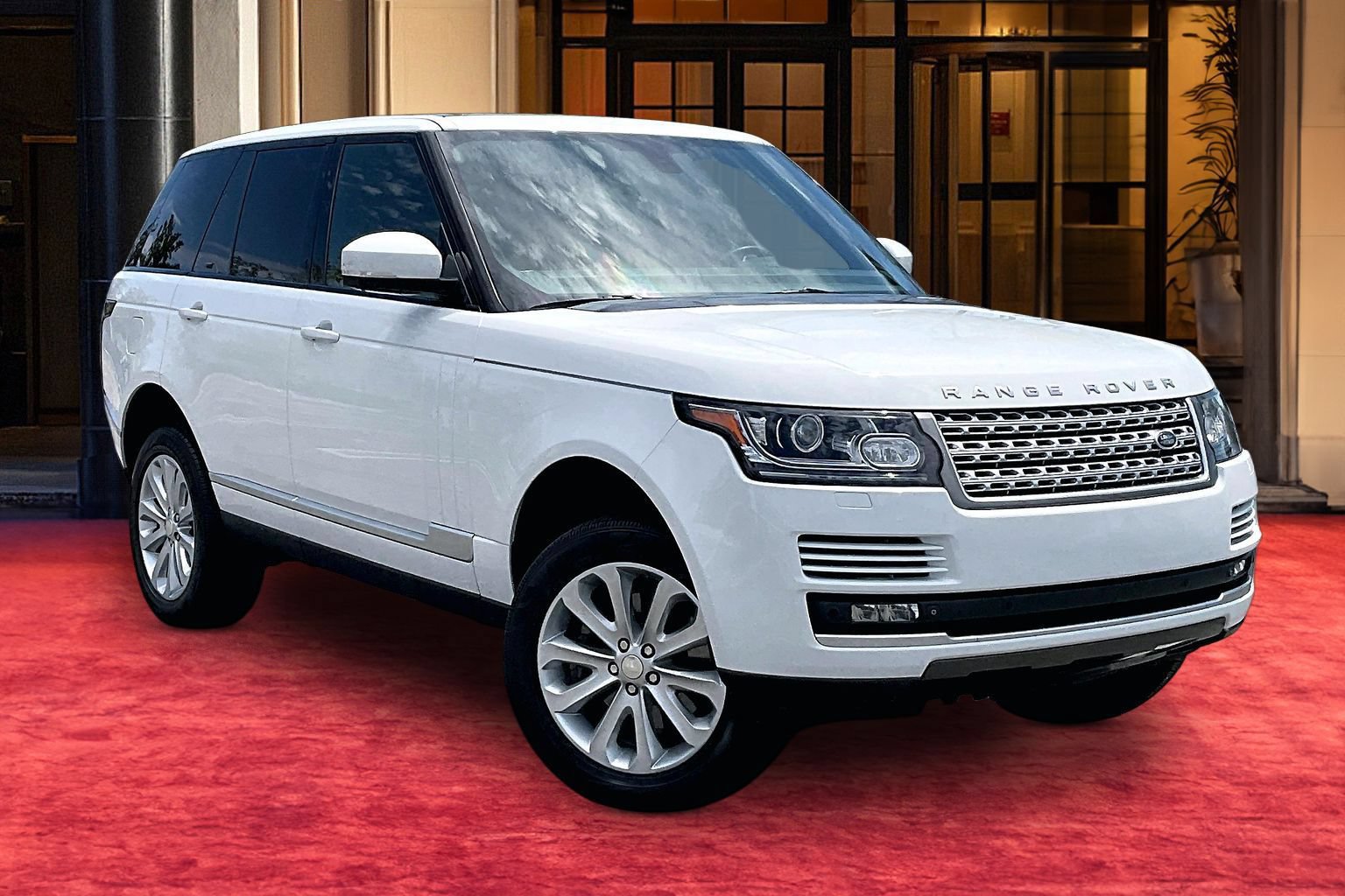 Used 2014 Land Rover Range Rover HSE AWD/4WD image 2