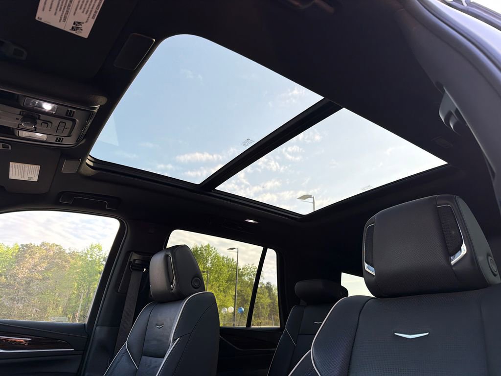 Used 2023 Cadillac Escalade Premium Luxury RWD image 33