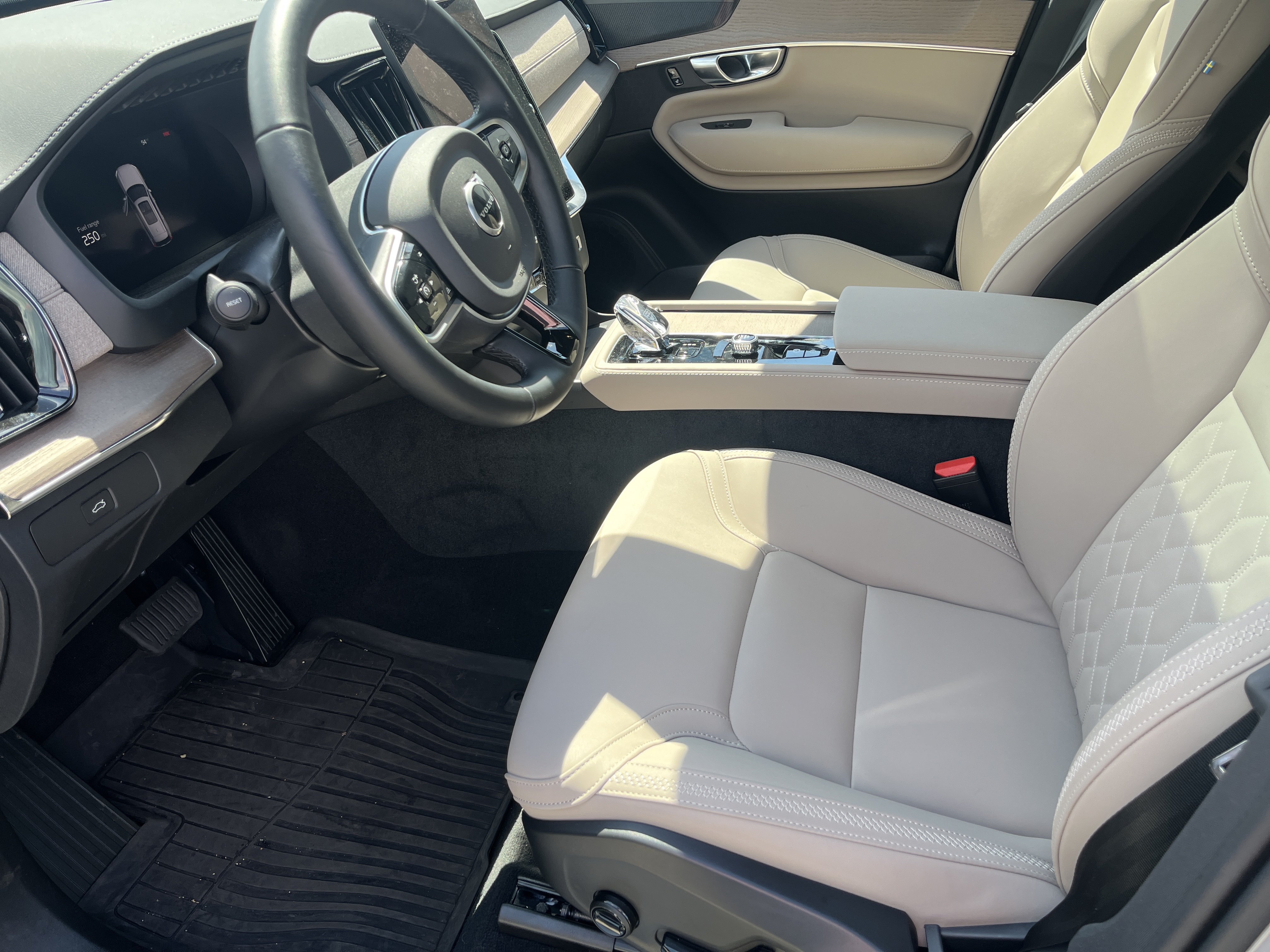 New 2026 Volvo XC90 B6 Plus w/ Protection Package Premier AWD/4WD image 21