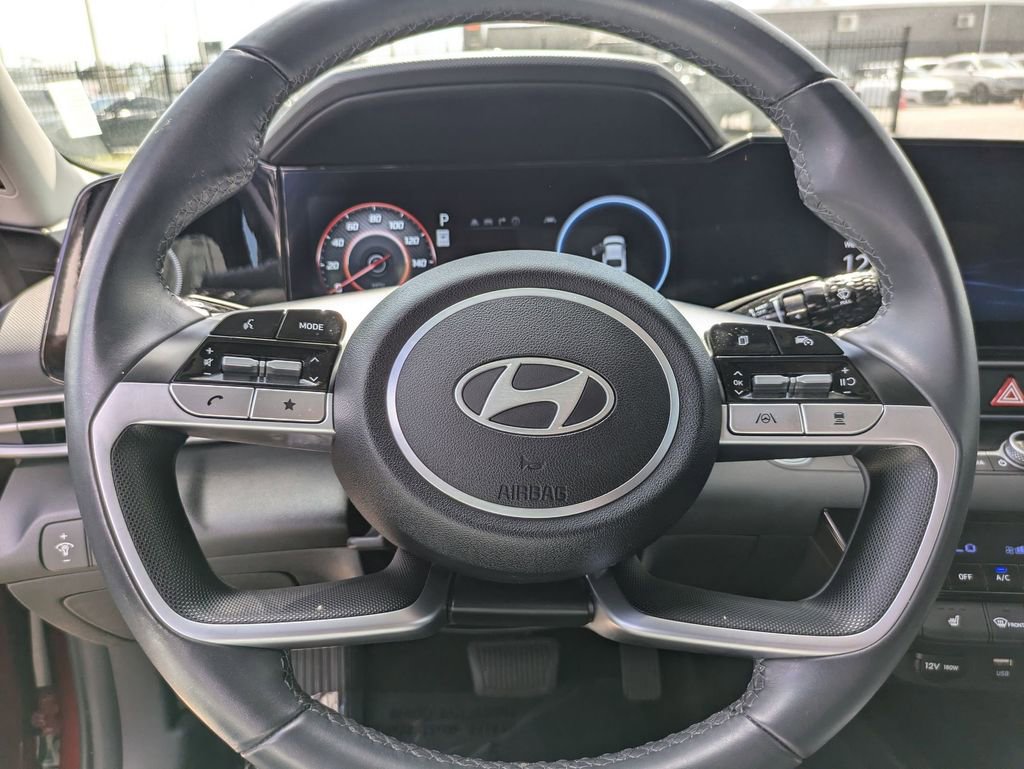 Used 2025 Hyundai Elantra SEL FWD image 21