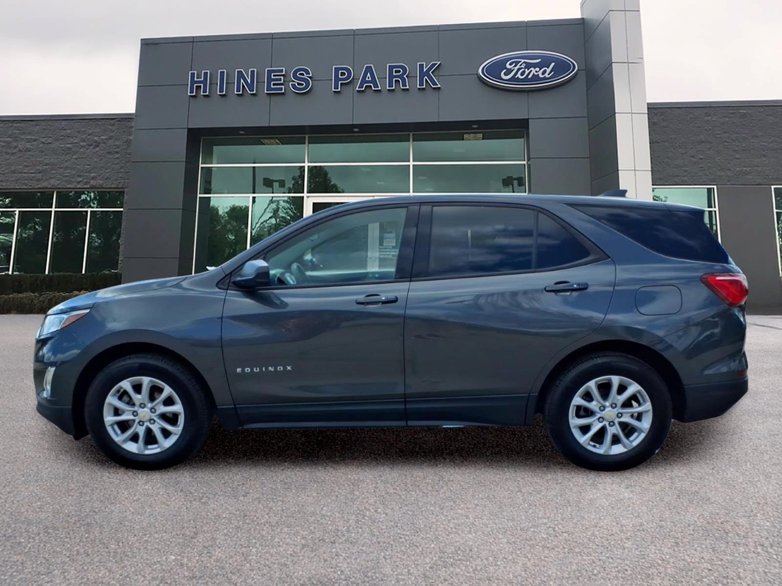 Used 2019 Chevrolet Equinox LS w/ LS Convenience Package FWD image 4